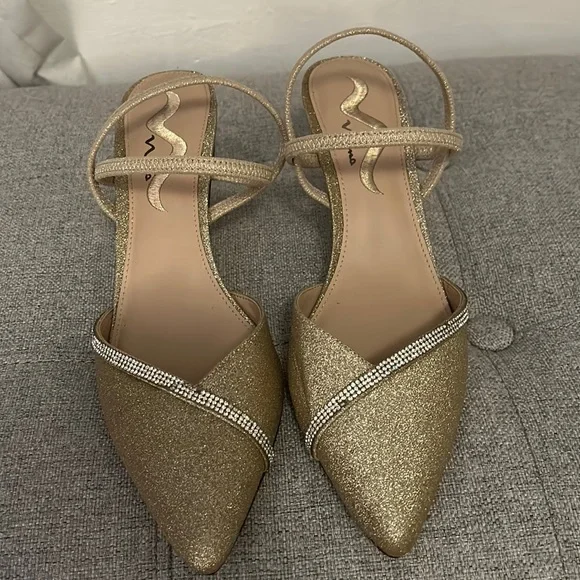 green emerald velvet dress Women's Cecile Leather Kitten Heel Pump - Gold Leather main image 1